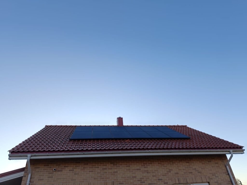 10 kW saulės elektrinė (1 šlaitas), čerpinio stogo saulės elektrinės konstrukcija