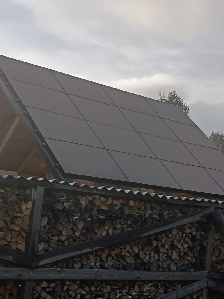 15 kW elektrinės (1 šlaitas), klasikinės stogo dangos saulės elektrinės valcuotų laikiklių konstrukcija